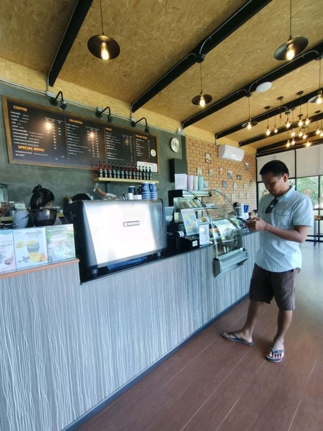 กาแฟวิวเขื่อนศรีนครินทร์