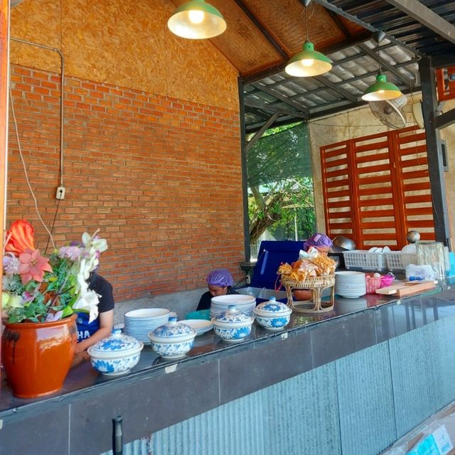 ตำกระเทย ร้านส้มตำสุดแซ่บในเมืองบุรีรัมย์