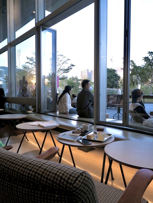 深圳海邊咖啡店，環境棒但咖啡和食物敷衍了事 