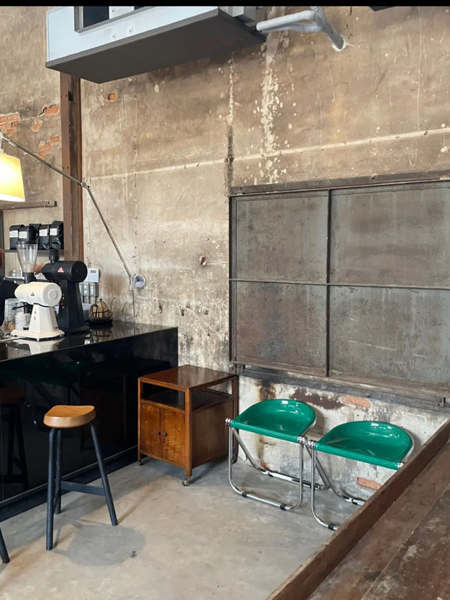 Craftsman Roastery 🕰️ คาเฟ่สายมินิมอล สายเกา