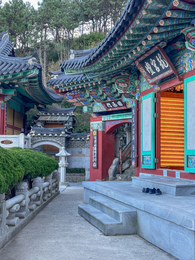 세계적으로 유명한 부산 바닷가 절, 해동용궁사