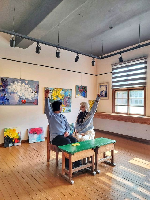 동심의 세계로 돌아간듯 폐교가 변신한 힐링카페☕️