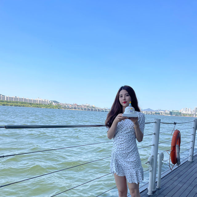 살랑살랑 봄에 딱 좋은 한강뷰 레스토랑 '더리버 벨라쿠치나'