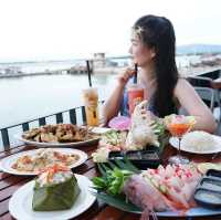 ซีฟู๊ดสดๆ กับวิวทะเลเขาสามมุข