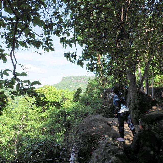 ปราสาทโดนตวล อุทยานแห่งชาติเขาพระวิหาร
