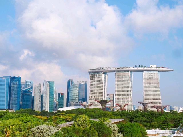 นั่งรับลมบรรยากาศฟินๆ ที่ Marina Barrage