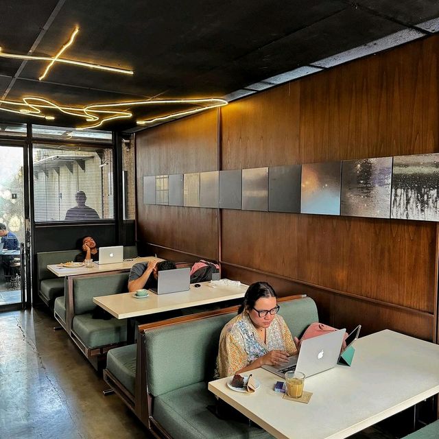 MORGY COFFEE | COMFORTABLE COFFEESHOP FOR A WORKING SPACE