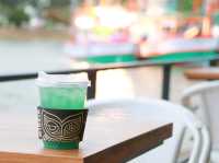 ทานกาแฟริมน้ำที่ Winkin Scintilla 
