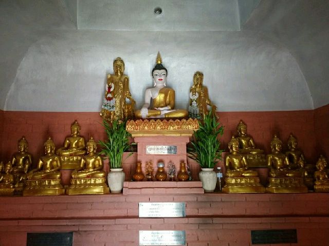 ไหว้พระขอพร  วัดเมืองมูลบุญเรืองคีรี