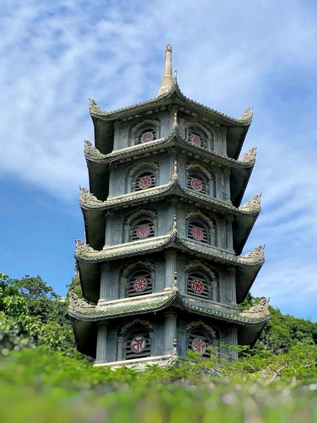 Explore the fasinating & mystical Am Phu Cave, Danang.