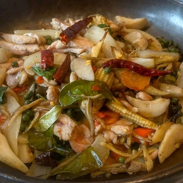 พามาทานอาหารบุฟเฟ่ต์ Street Food ในโรงแรม