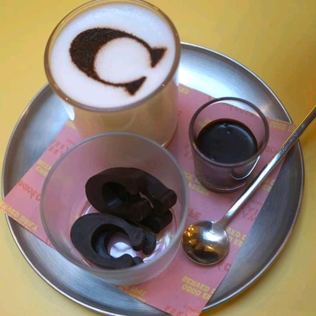 พามาคาเฟ่ Coach Cafe @Singapore