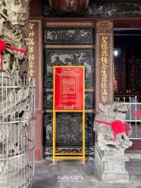 วัดที่อยู่ด้านหน้าของทางขึ้นเขา XiangShan