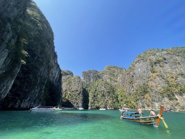  📍 อ่าวปิเละ เกาะพีพี