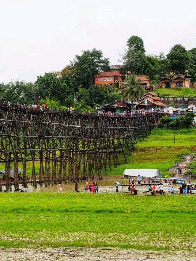 ล่องเรือชมเมืองเก่าสังขละบุรี