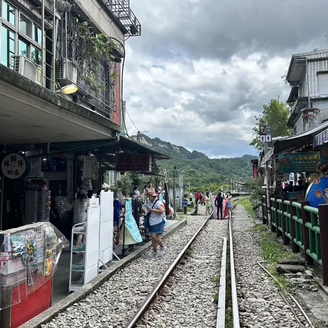 十分放天燈、賞瀑布、享美食