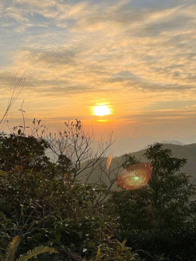 欣賞壯麗日落的理想行山路線：彎曲山
