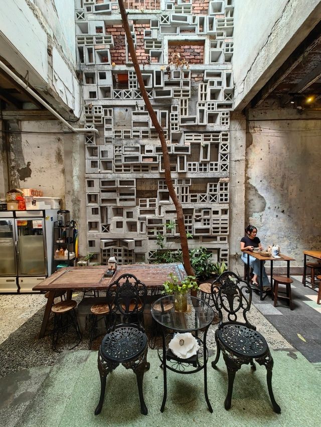 Leaf & Co. Cafe, Rustic and Cozy Dining Experience at Petaling Street