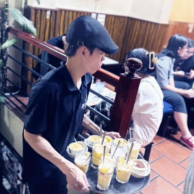 🔝 Must Eat like the Local in Hanoi- Pho + Egg coffee 