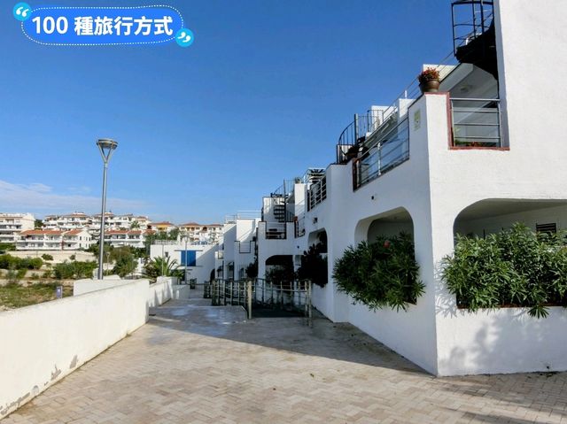 錫切斯：巴塞隆納近郊度假濱海小鎮-美麗沙灘與海景