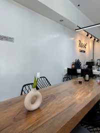 Rose’ Cafe คาเฟ่มินิมอลในปากเซ ลาวใต้