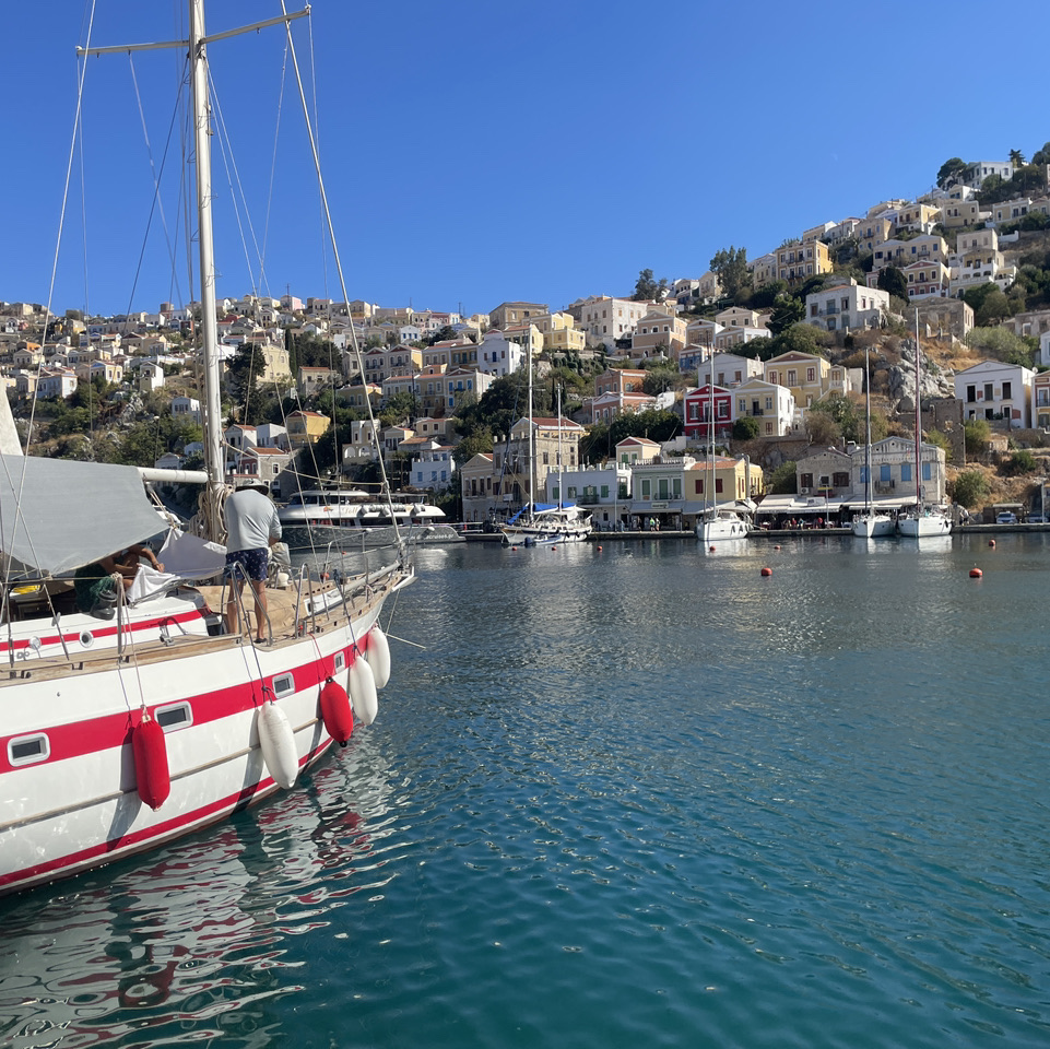 Symi, một hòn đảo xinh đẹp của Hy Lạp ở Biển Aegean