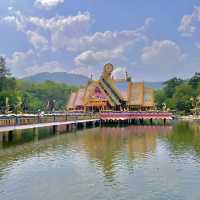 โบสถ์สีชมพูกลางน้ำ วัดน้ำตกธรรมรส จังหวัดระยอง