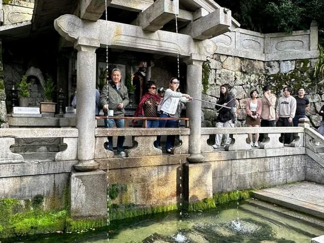 ขอพรวัดวัดคิโยมิซึ วัดดังประจำเมืองเกียวโต