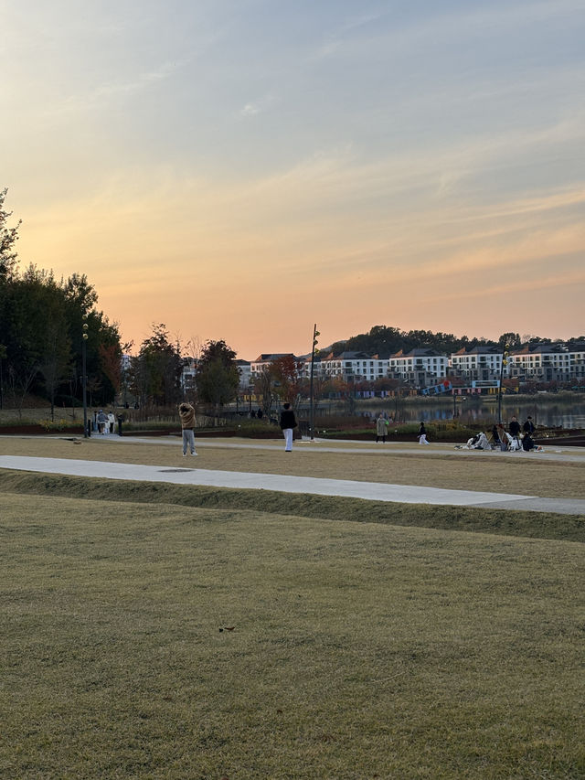 자연을 느끼면서 한적함을 느끼기 좋은 호수공원💚