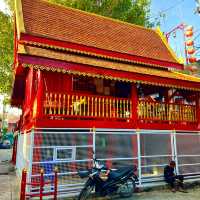 สักการะศาลเจ้าพ่อหลักเมืองชลบุรี