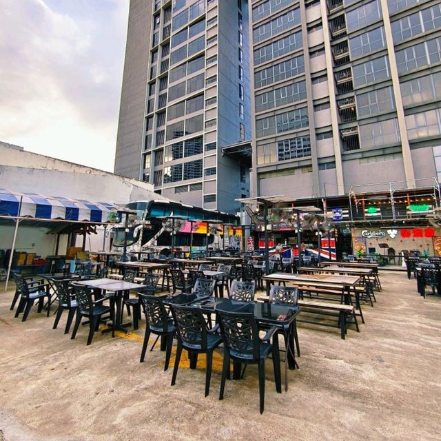 Dining on a Bus: A Unique Penang Street Food Experience