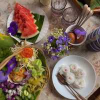 คาเฟ่บ้านไม้กลางป่าสุดกรีน