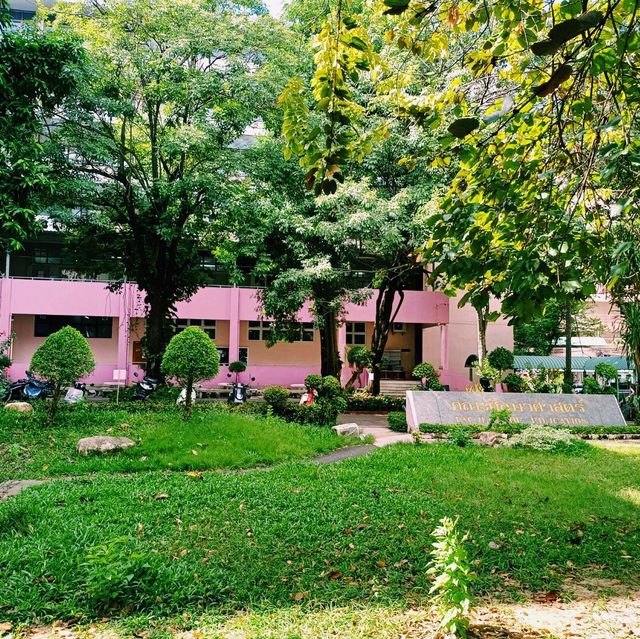 泰國曼谷大學校園景點:Ramkhamhaeng University，特色湖心廟宇建築，適合拍照📸打卡親子遊