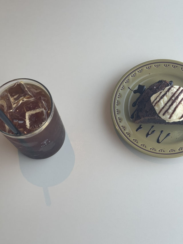브라우니가 맛있는 감성카페!