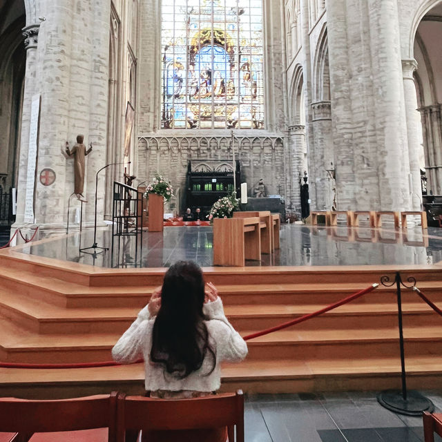 比利時🇧🇪｜必訪聖古都勒主教座堂⛪🌟