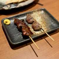 【大阪・箕面市】昼飲みが楽しめる「炭火焼鳥 真骨鳥 みのおキューズモール店」