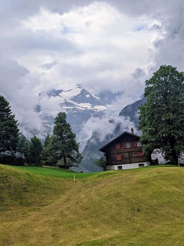 世界最美的山城，前往少女峰必經的仙氣小鎮：格林德瓦 Grindelwald 