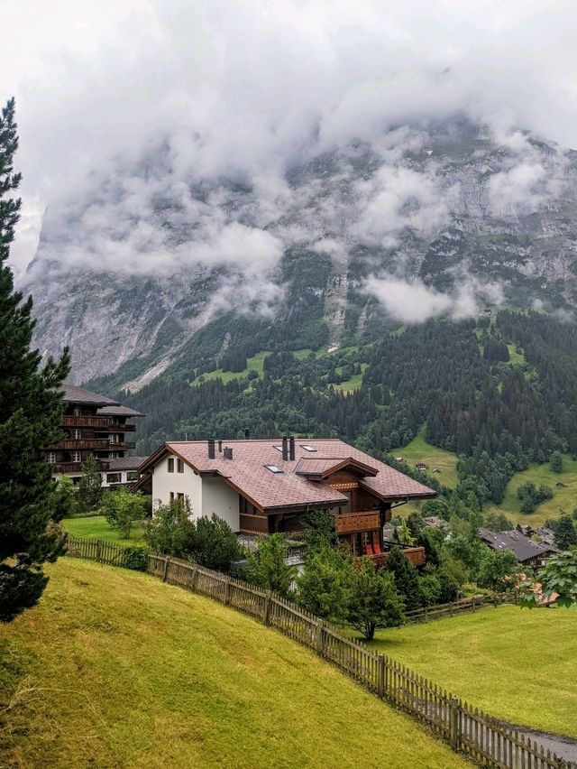 世界最美的山城，前往少女峰必經的仙氣小鎮：格林德瓦 Grindelwald 