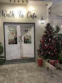 A Cozy Evening at Walk In Café in Ayutthaya