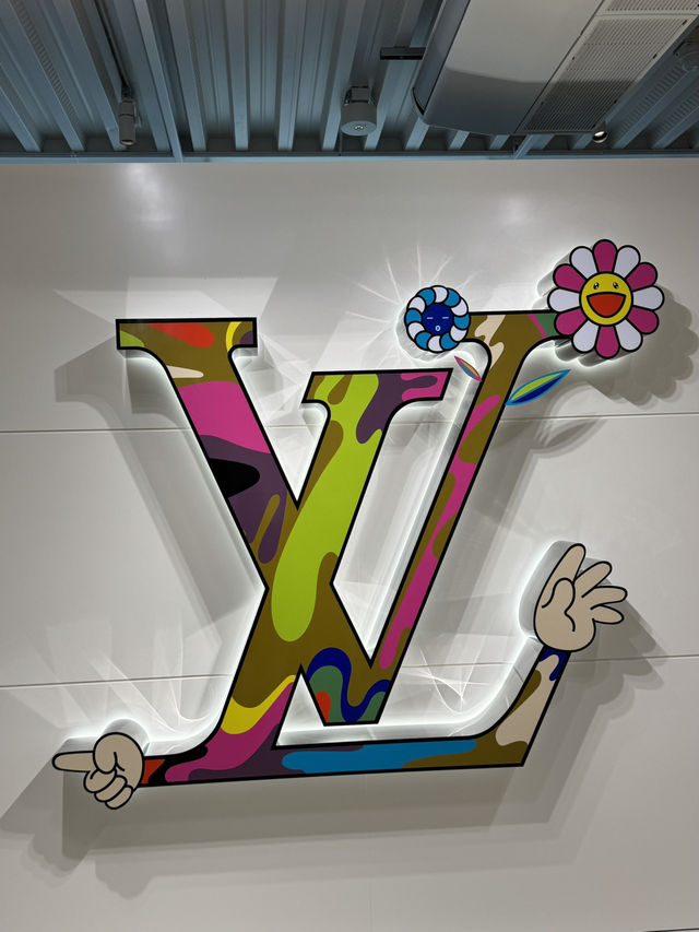 LV × MURAKAMI コラボ｜限定ポップアップ＆カフェで特別な体験を！🎨✨