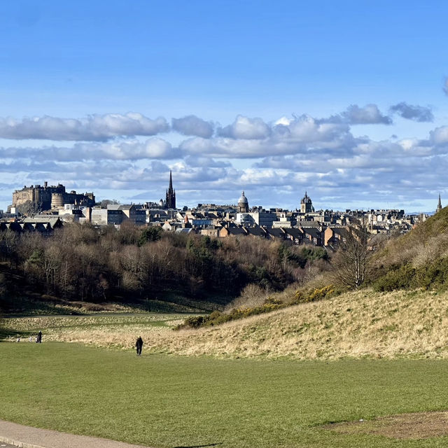 Chasing the Sunset: My Enchanting Hike to Arthur’s Seat in Edinburgh