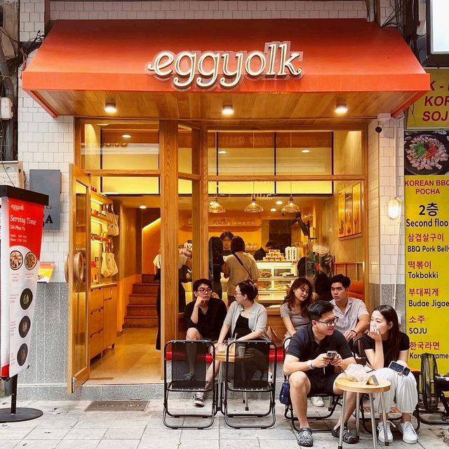 Eggyolk Cafe