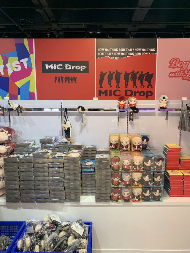 BTS POP-UP STORE: space of BTS ที่สยามดิส