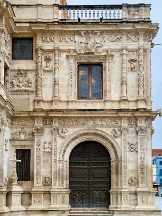 สถาปัตยกรรมคลาสสิกอันโดดเด่นในเขตเมืองเก่าเซบียาแบบดั้งเดิม