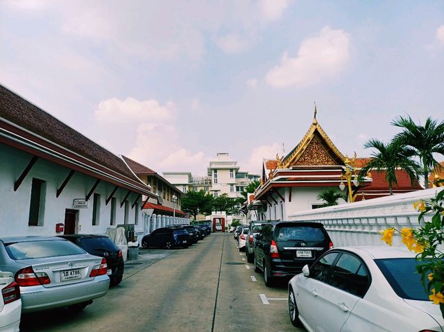 泰國曼谷市中心著名地標性寺廟景點：Wat Ratchanatdaram Worawihan，適合打卡拍照📸