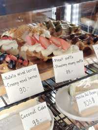 Cafe 28 Days Off