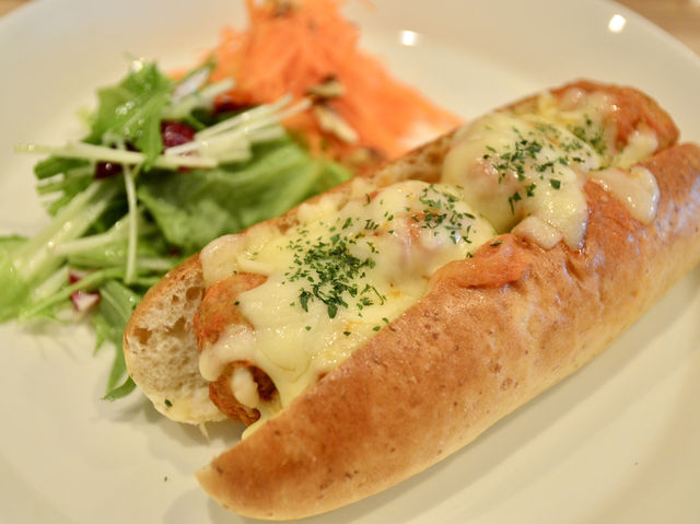 Cheesy Delight at Mano Cafe🌭