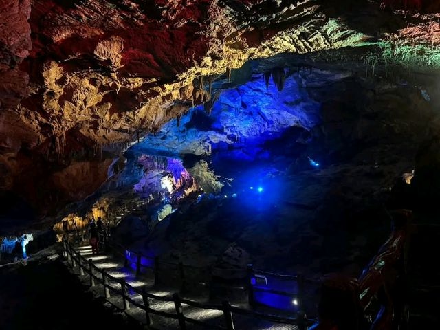 平地起花海、百花爭艷！貴州「獨山天洞」溶洞地貌景區