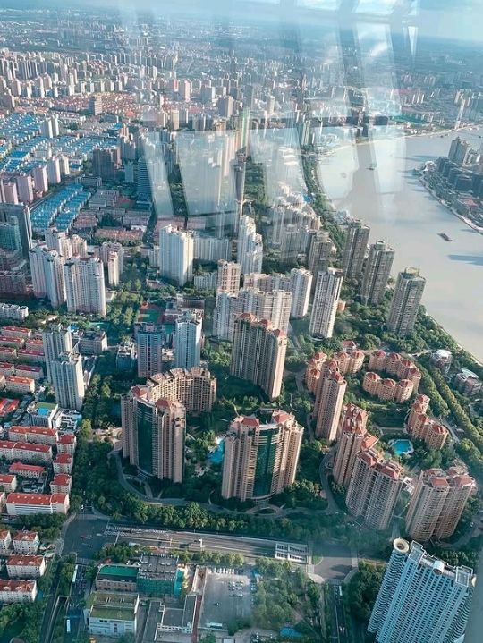 standing at 492 meters tall making the 8th tallest building in the world