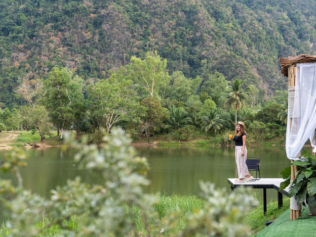 ร้านอาหารกึ่งคาเฟ่ บรรยากาศริมน้ำสุดชิค